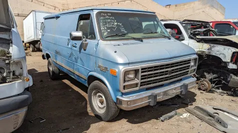 <h6><u>1995 Chevrolet G20 ChevyVan in Arizona Junkyard</u></h6>